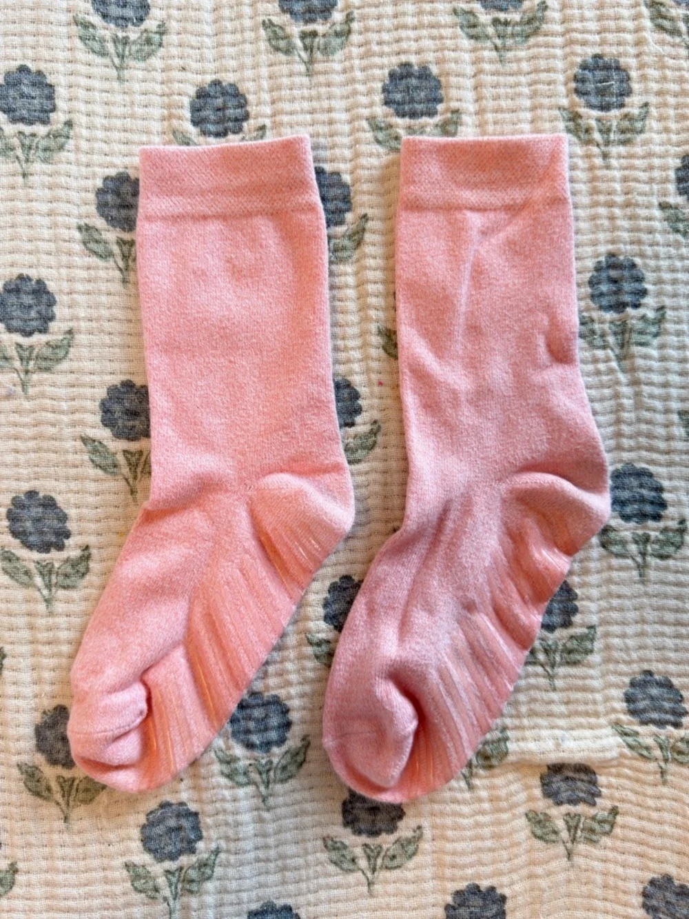 GripJoy Heather Pink Crew Grip Socks
